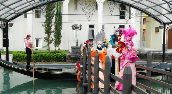 Personagens do Carnevali di Veneza na Gôndola